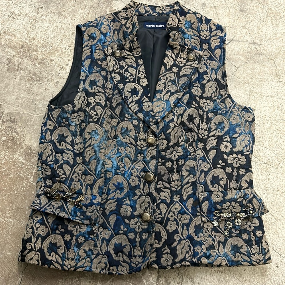Vintage marie claire jacquard vest with big‎ safety pins